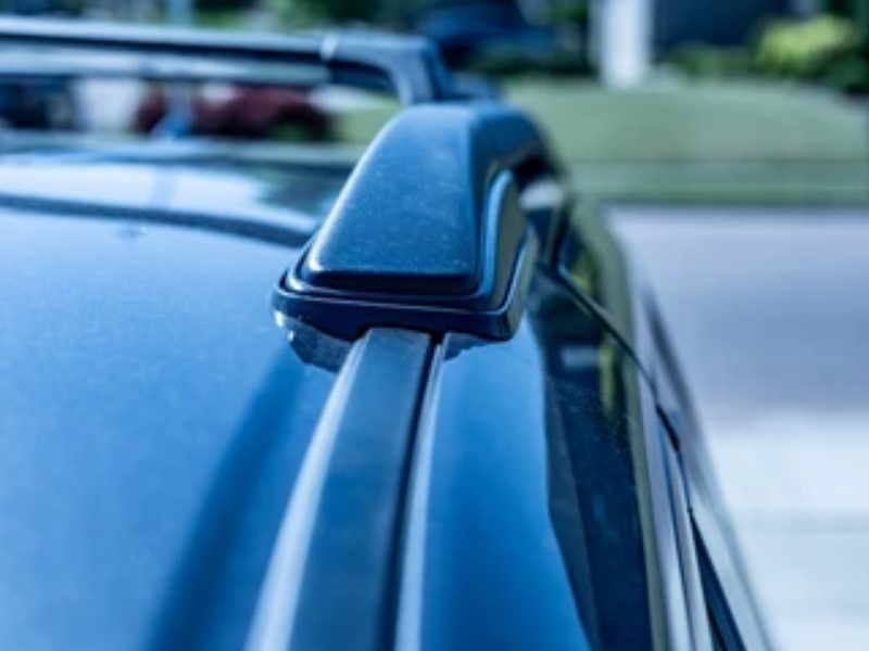 There are 4 main types of universal roof bars for cars.