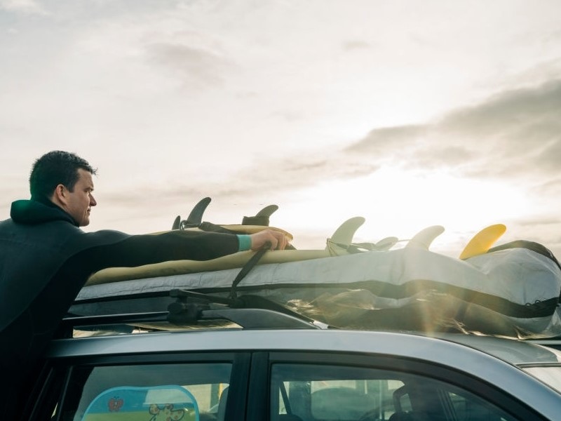 Roof bars are important car accessories.