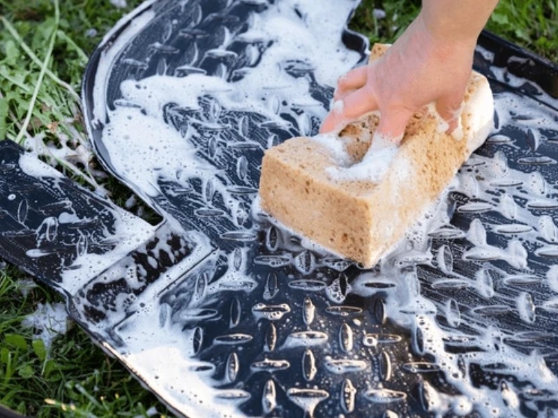 cleaning rubber car floor mats