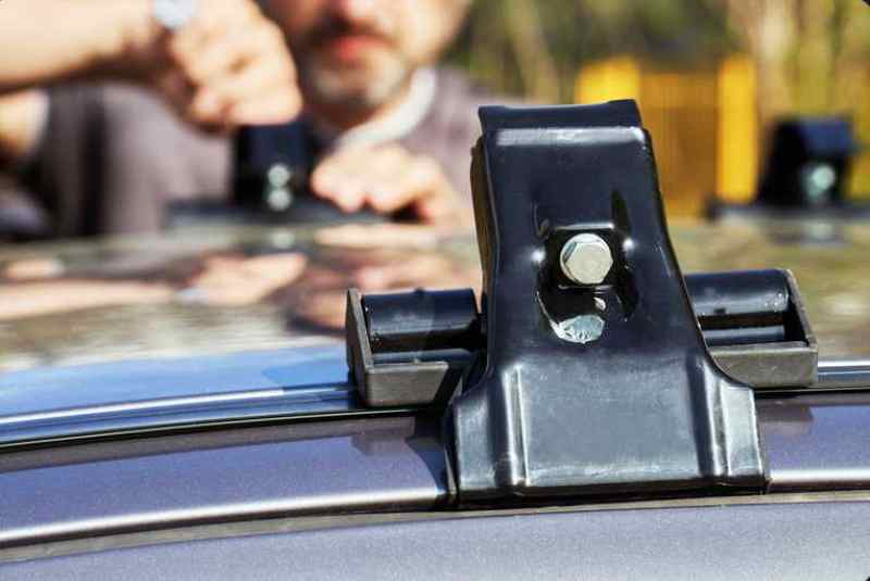 universal roof racks match the varying width of different vehicle roofs.
